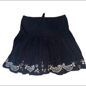 Guess Jeans Authentic black floral embroidered circle skirt size 24